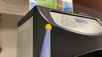 The sensor probe touching dispenser (thermoplastic)