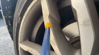 The sensor probe touching car (aluminum)